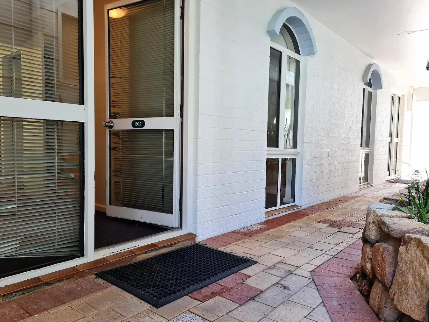 פרת'' West Beach Lagoon 202 - Quiet & Ground Floor! אוסטרליה